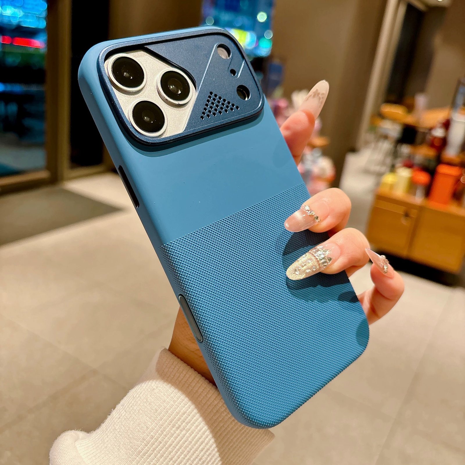 IMG_1169 Leather Case iPhone 17 Pro - Blue - Image 1
